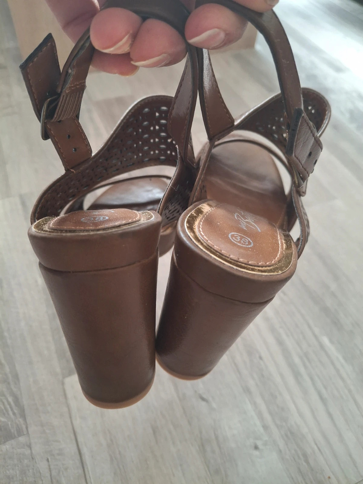 Chaussures à talon marron – Chaussea – taille 38 4
