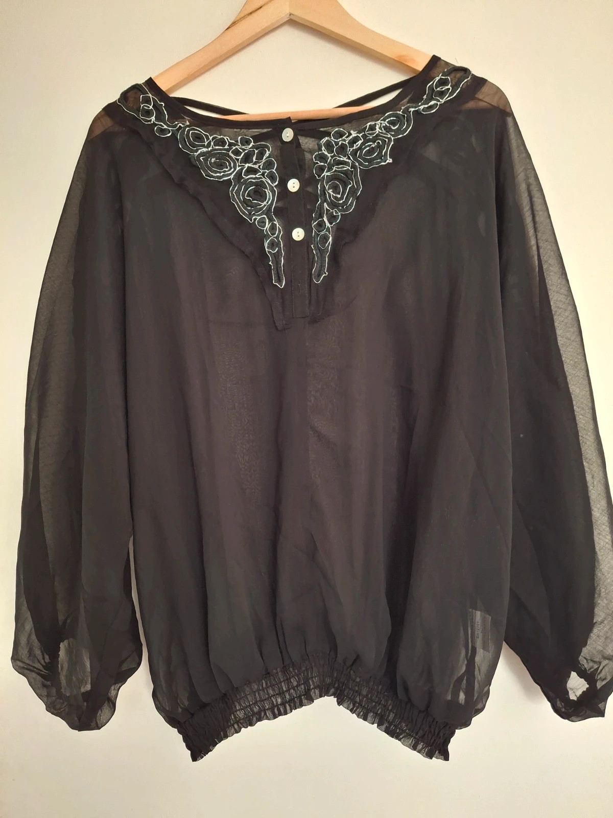 Chemisier noir voile et dentelle
