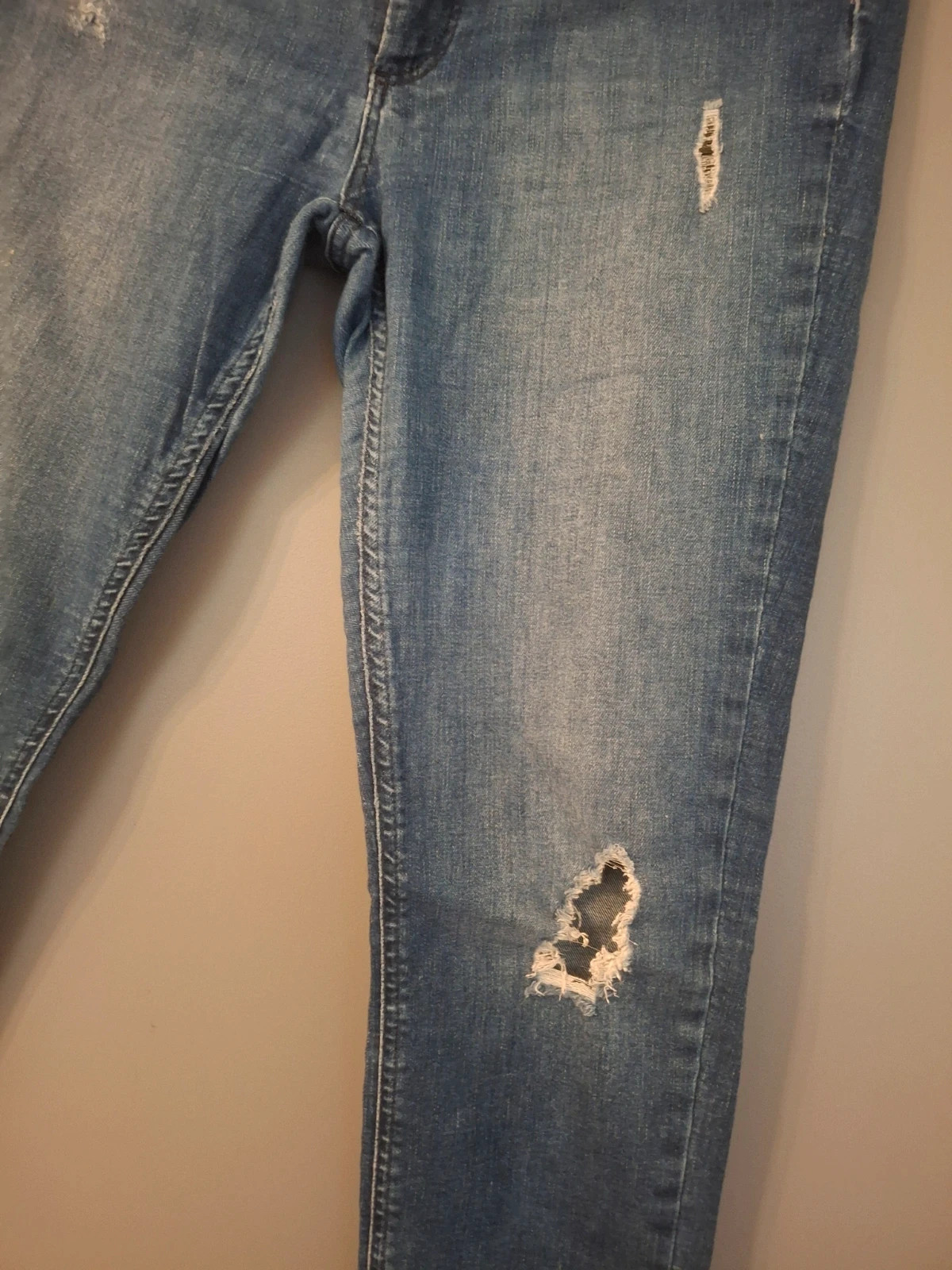 Jean bleu clair sympa original avec des trous – ONLY – taille XL / 42 / 14 4