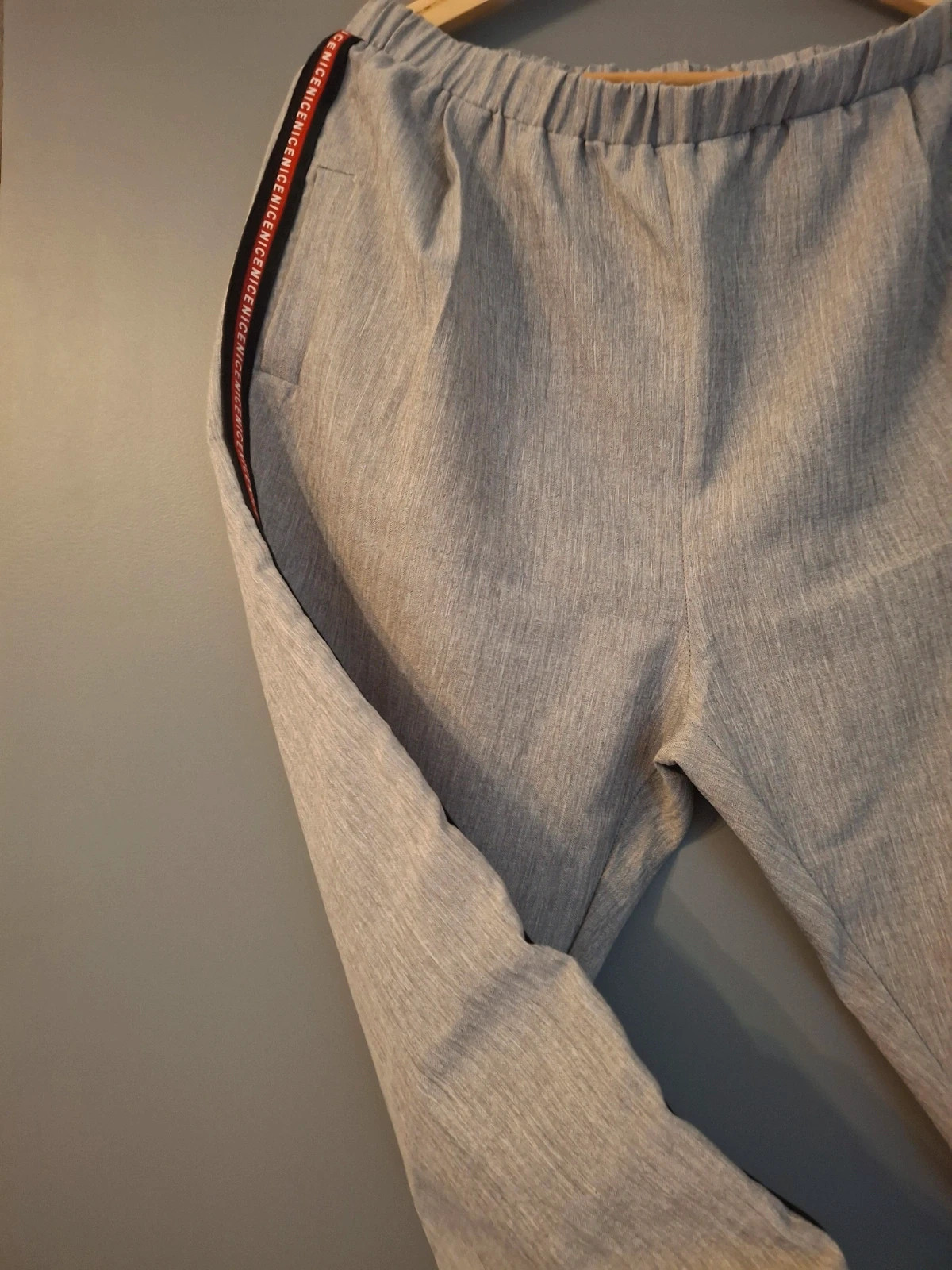 Pantalon chino gris et rayure rouge tendance – Shein – taille XL / 42 / 14 2