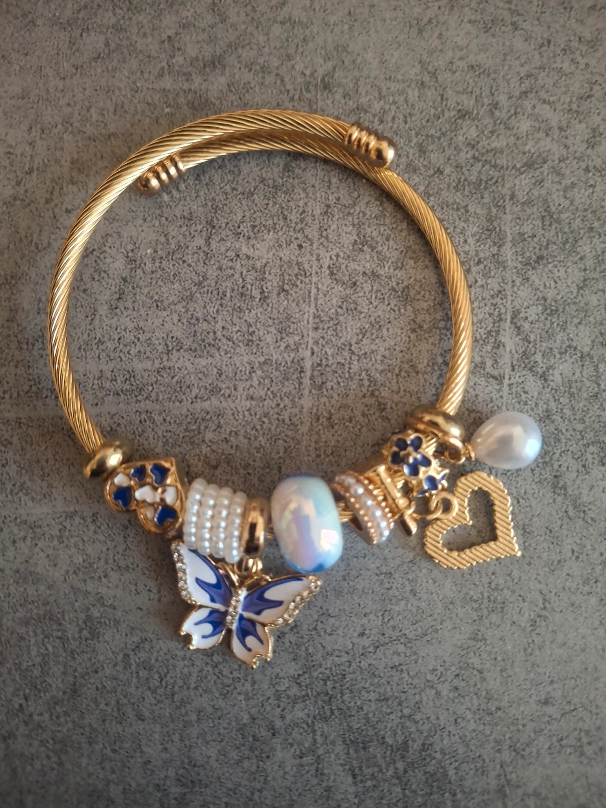 Bracelet jonc acier inoxydable et charms Butterfly
