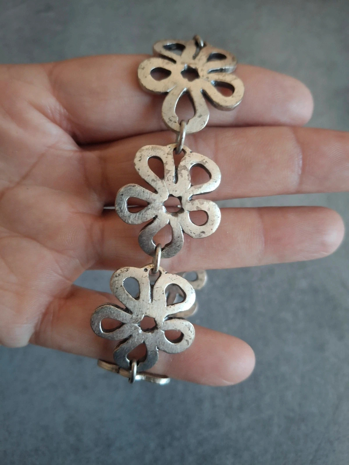 Bracelet fleurs argenté uni et original – boutique indépendante 4