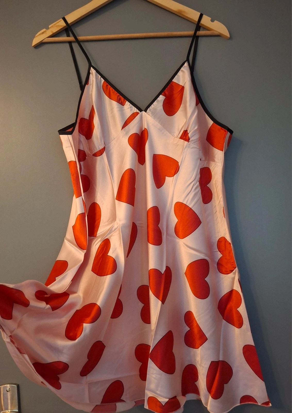 Robe nuisette en satin imprimé Cœurs rouge
