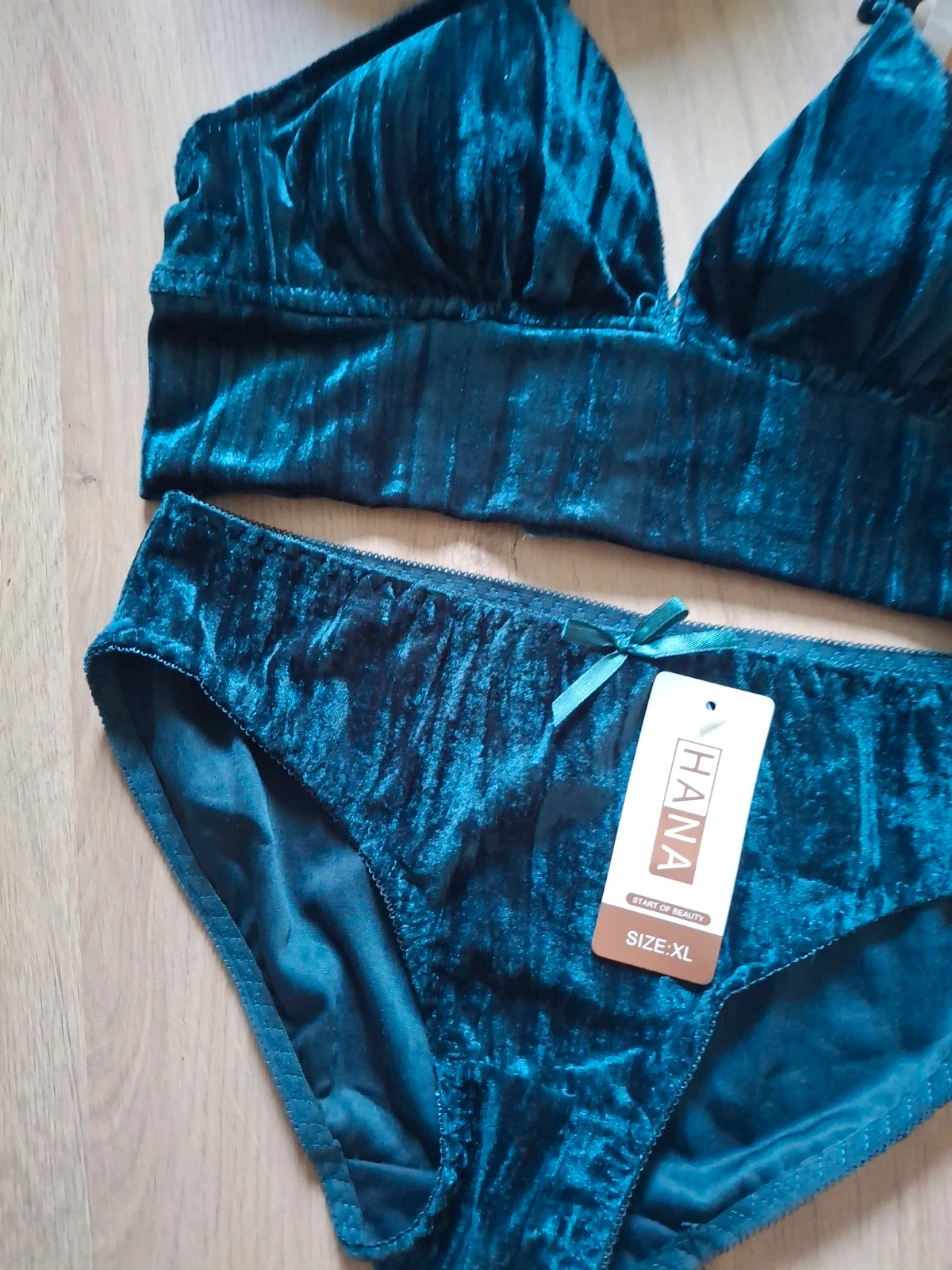 Ensemble lingerie effet velours sans armatures – Hana – taille XL / 42 / 14 3