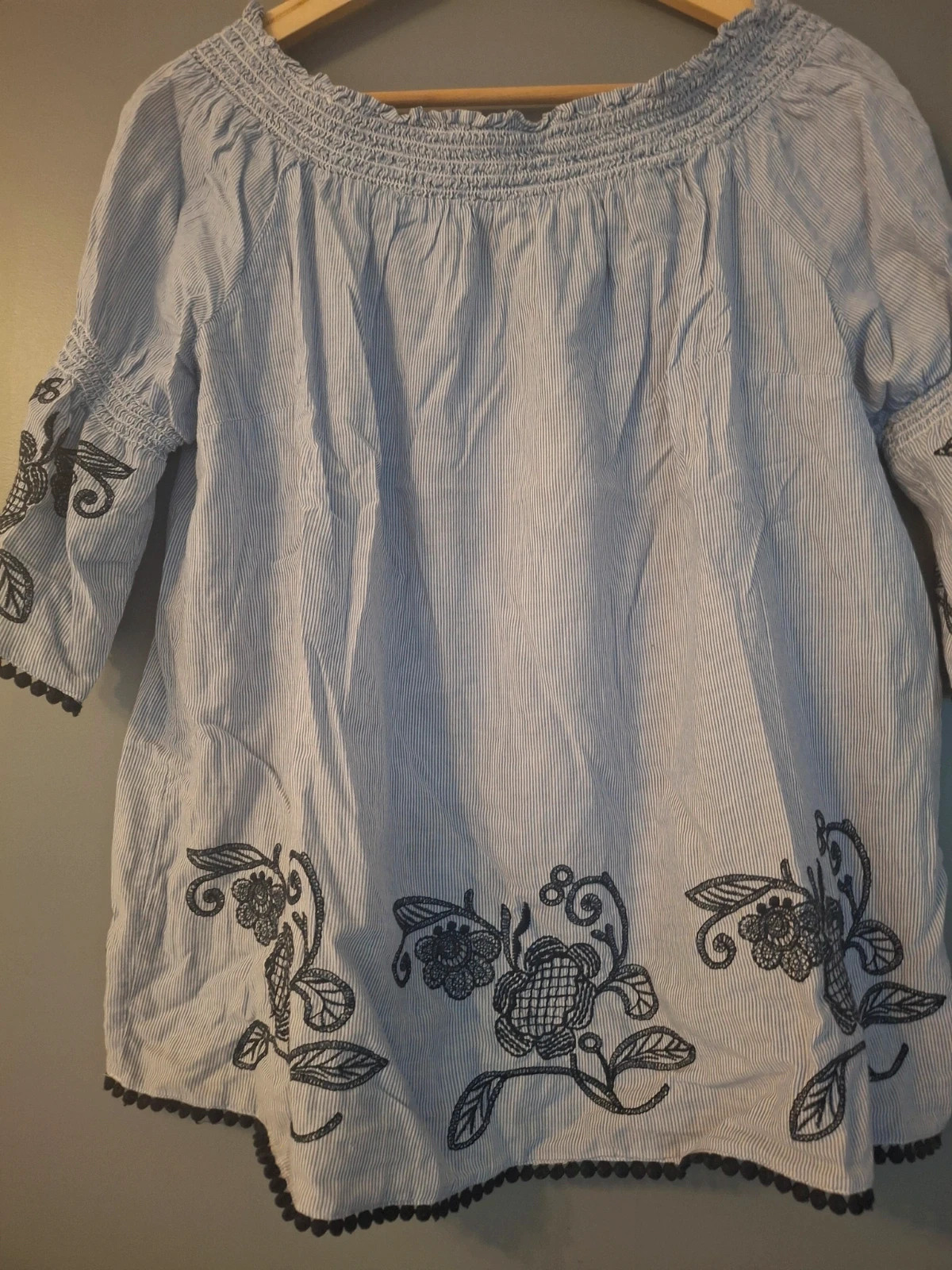 Blouse rayé avec broderie col Élastique épaule dénudé – Bershka – taille XL / 42 / 14 2