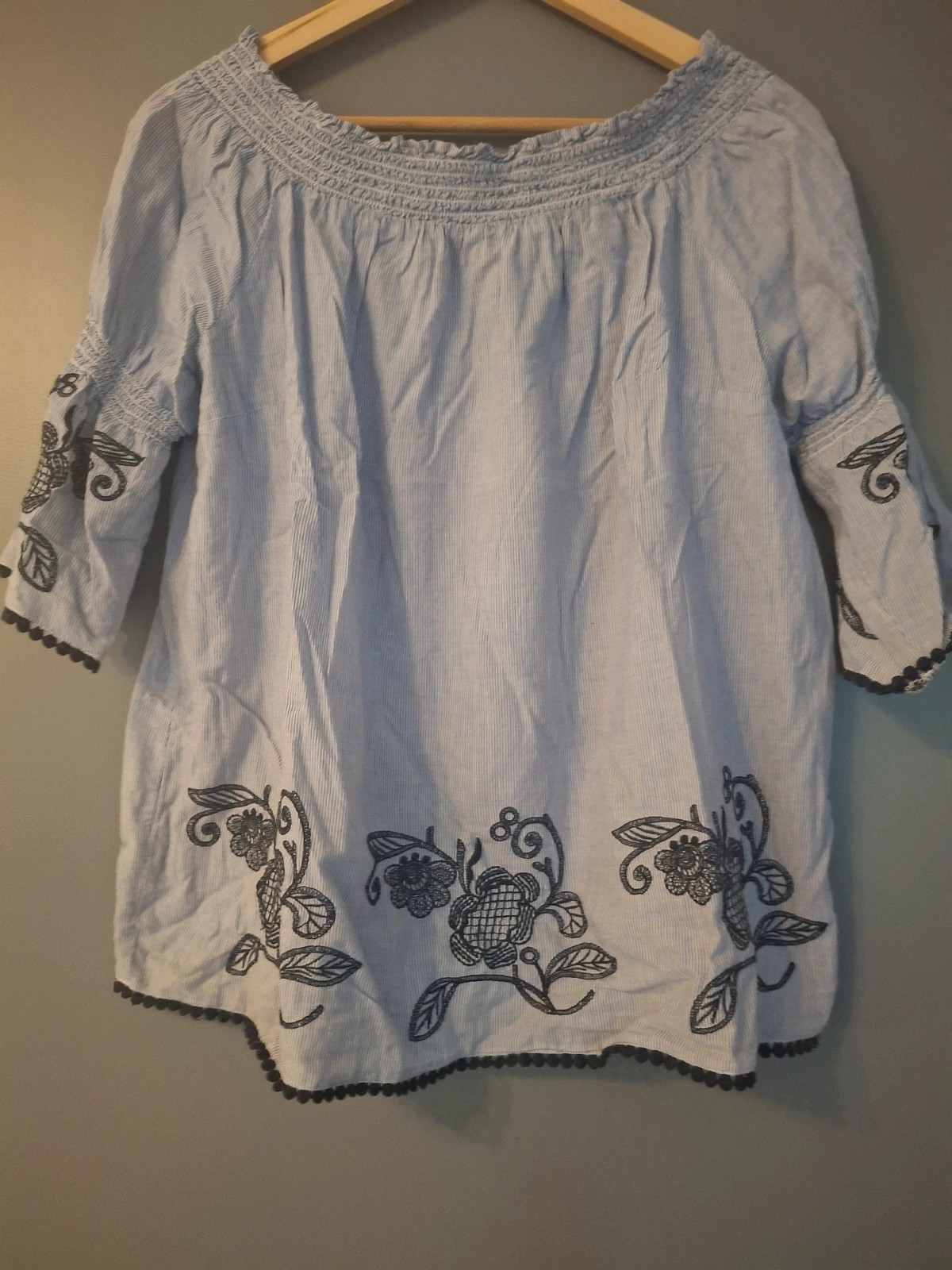 Blouse rayé avec broderie col Élastique épaule dénudé – Bershka – taille XL / 42 / 14 3