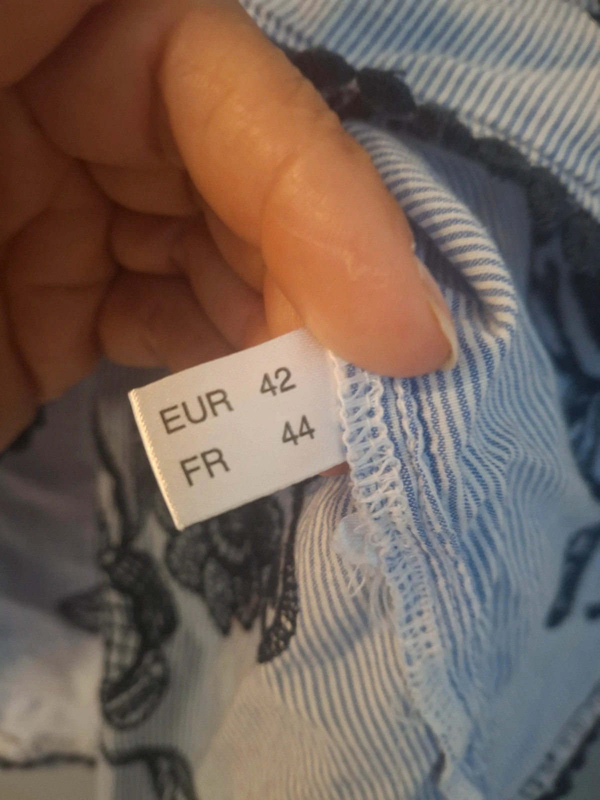 Blouse rayé avec broderie col Élastique épaule dénudé – Bershka – taille XL / 42 / 14 5