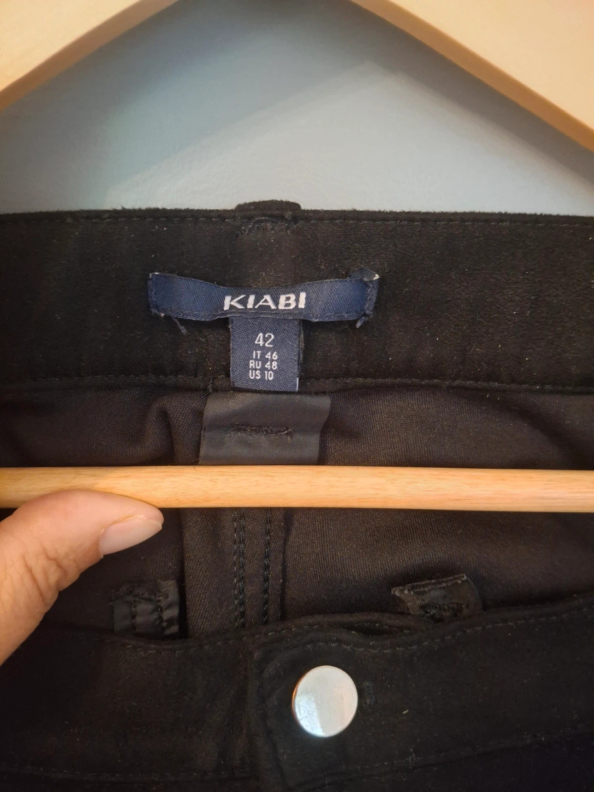 Pantalon noir effet Velours avec boutons Kiabi – Kiabi – taille XL / 42 / 14 4