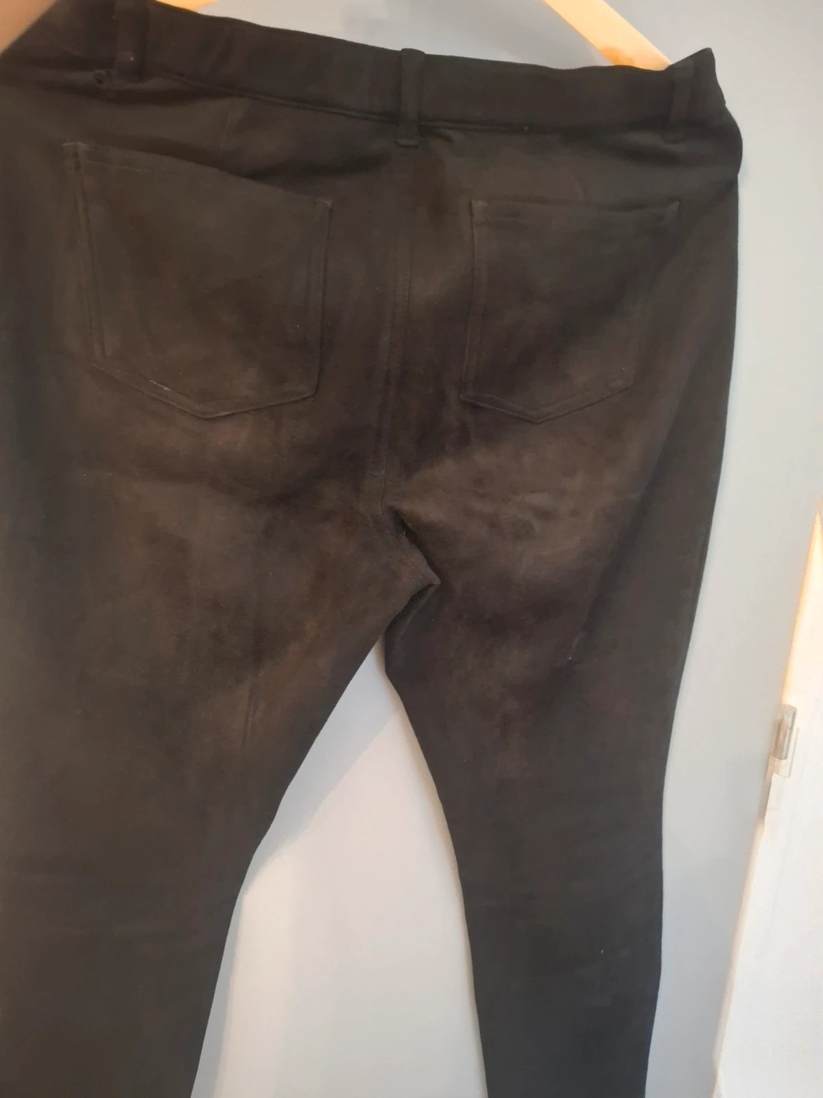 Pantalon noir effet Velours avec boutons Kiabi – Kiabi – taille XL / 42 / 14 5