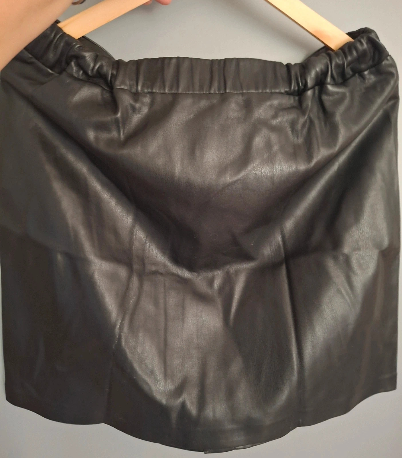 Jupe en simili cuir avec boutons élastique a la taille – Kiabi – taille XL / 42 / 14 3