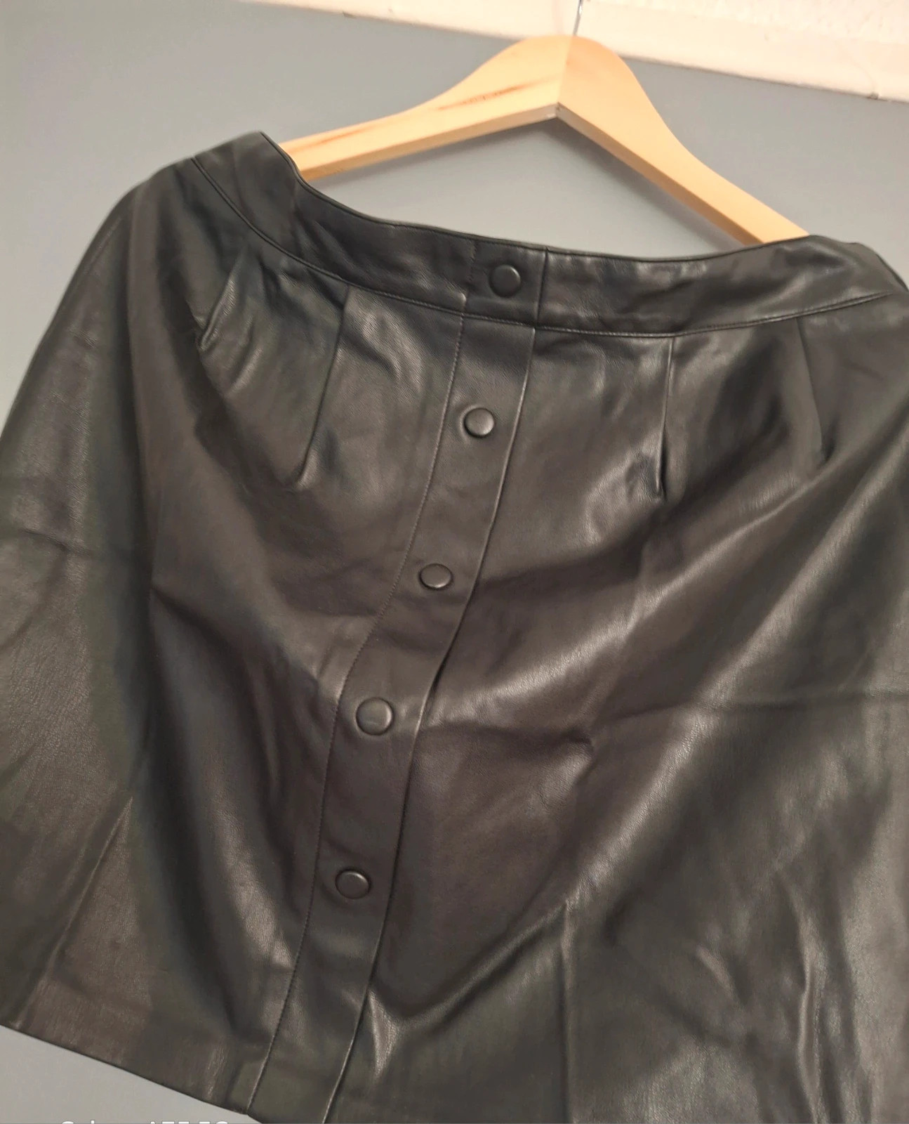 Jupe en simili cuir avec boutons élastique a la taille – Kiabi – taille XL / 42 / 14 2