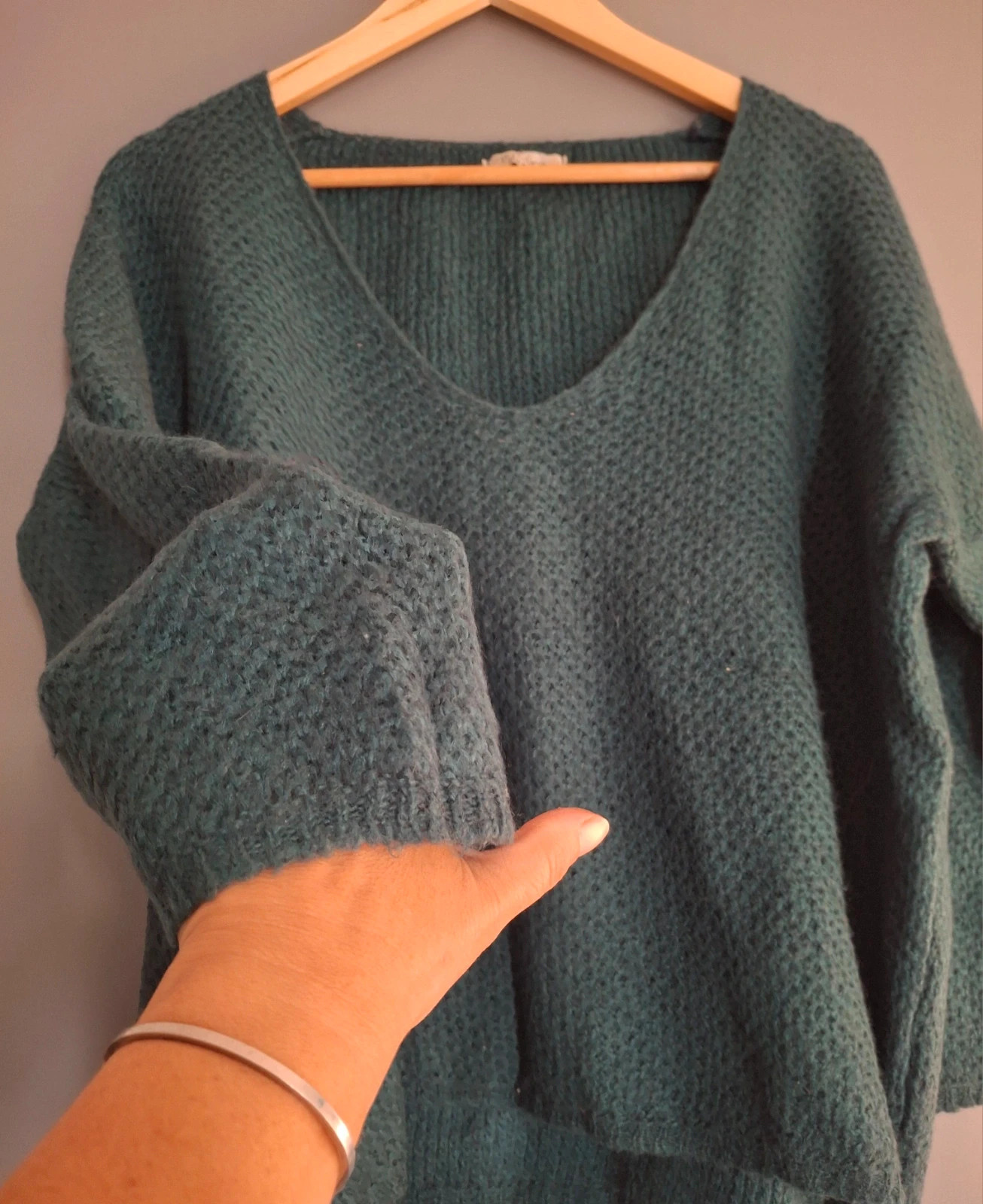 Pull bleu en maille laine et acrylique col V – boutique indépendante – taille Taille unique 3