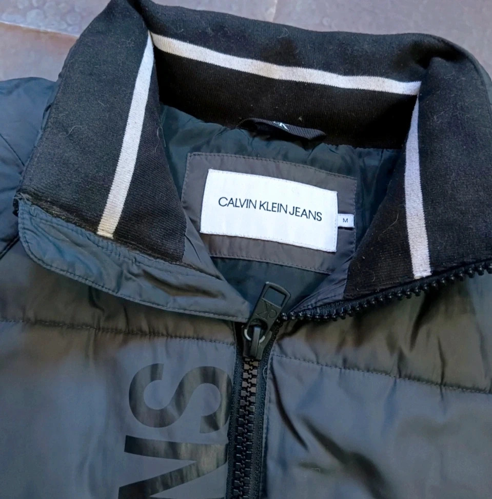 Calvin Klein Jeans Grey Puffer Jacket with Hood - Size M – Calvin Klein Jeans – taille M 3