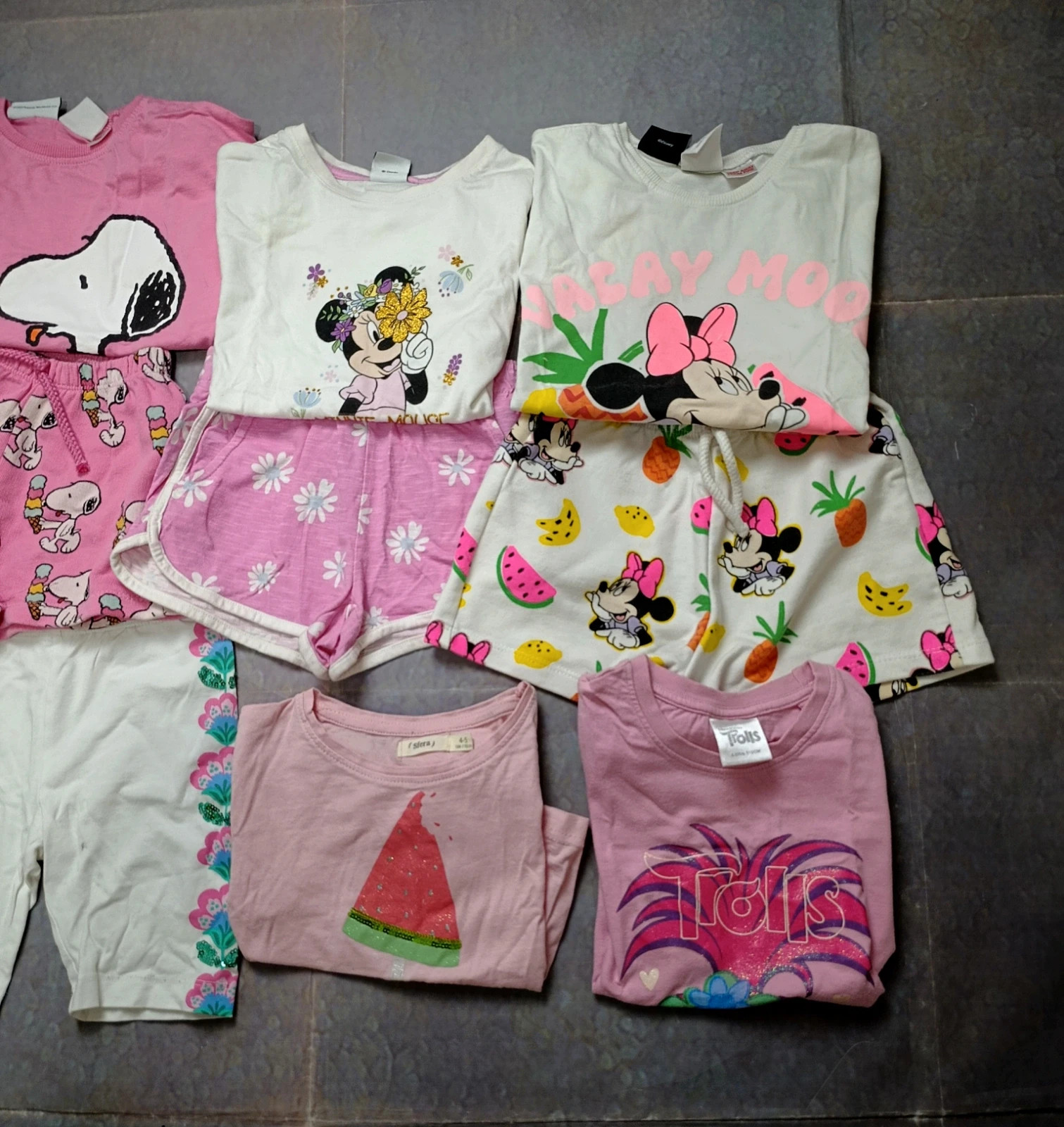 Lote ropa niña 4/5 años, verano 9 prendas - Conjuntos Minnie Mouse, Snoopy, Trolls y Sfera – Variadas. – taille 4 ans / 104 cm 3