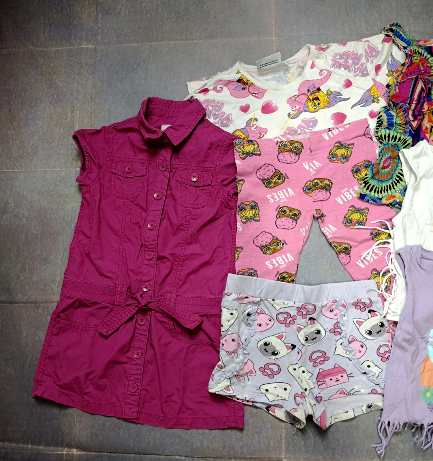 Lote ropa niña de 6/7 años de verano. 7 prendas - Vestidos, Camisetas y Leggings – Variadas. – taille 6 ans / 116 cm 2