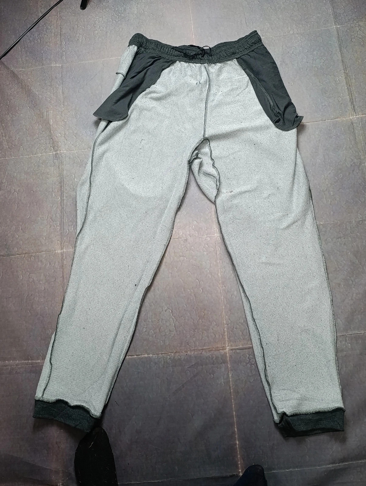 adidas Dark Grey Joggers Sweatpants Size L – adidas – taille L 5
