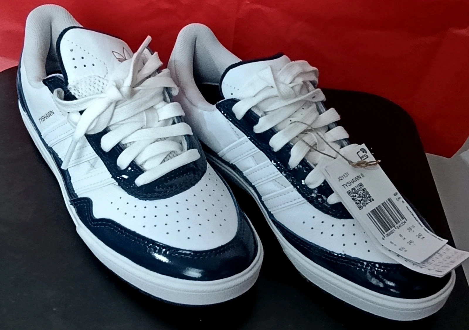 Adidas Tyshawn II Blancas y Azul Marino - Talla 39 1/3 - NUEVAS – adidas – taille 39 3