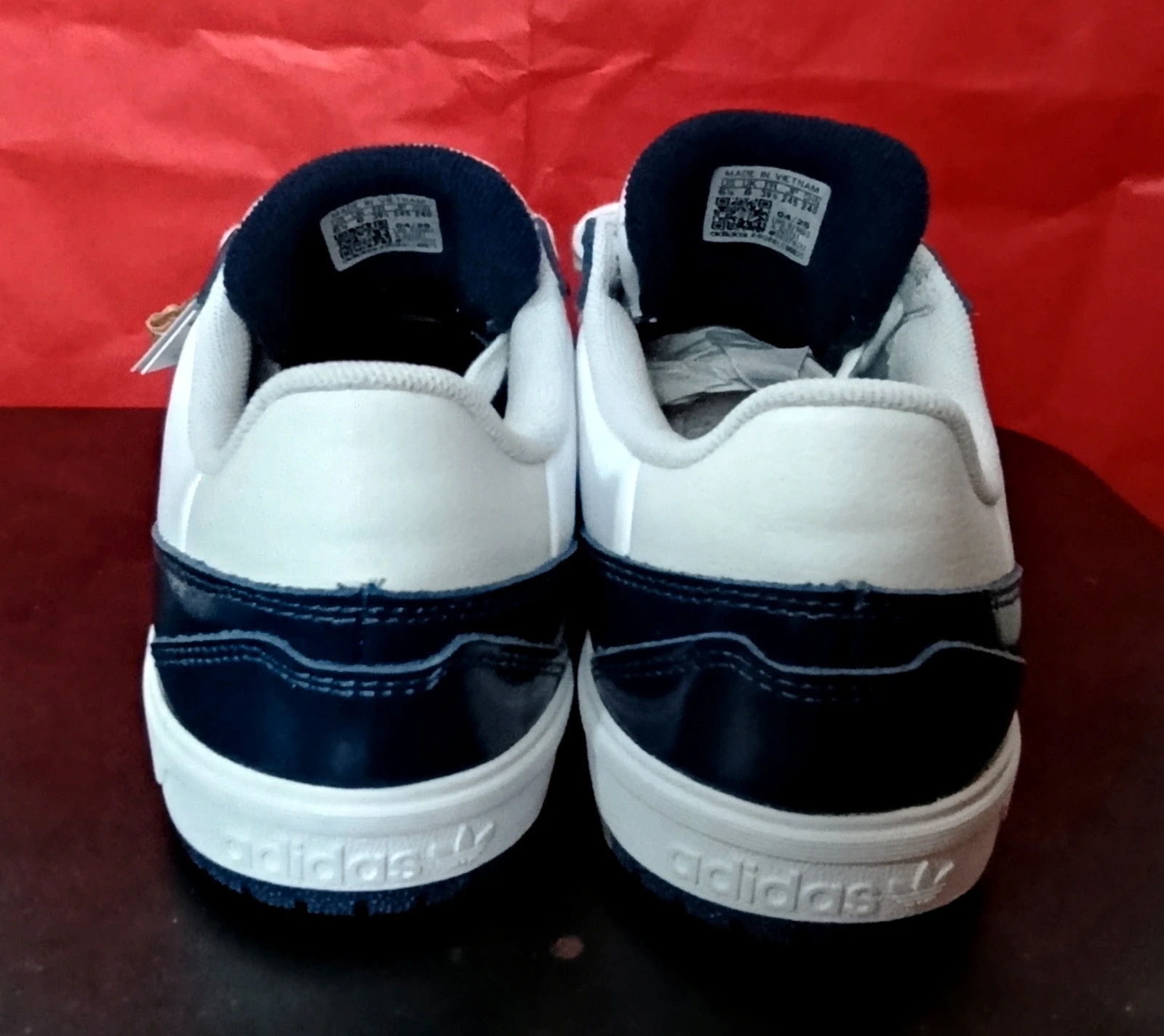 Adidas Tyshawn II Blancas y Azul Marino - Talla 39 1/3 - NUEVAS – adidas – taille 39 5