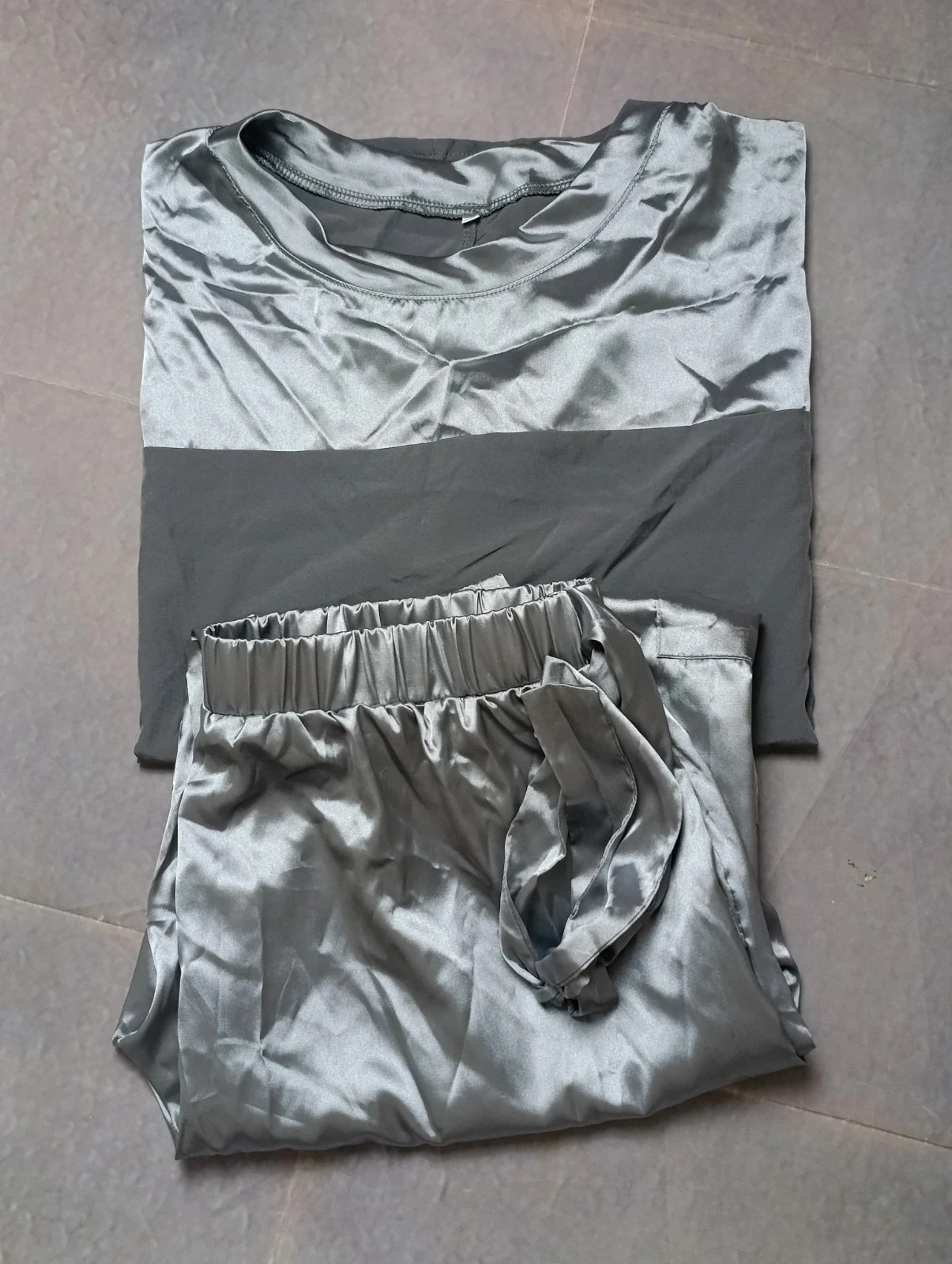 Satin 2-piece set cargo pants & top size XXL grey / conjunto raso – sin marca – taille XXL / 44 / 16 4