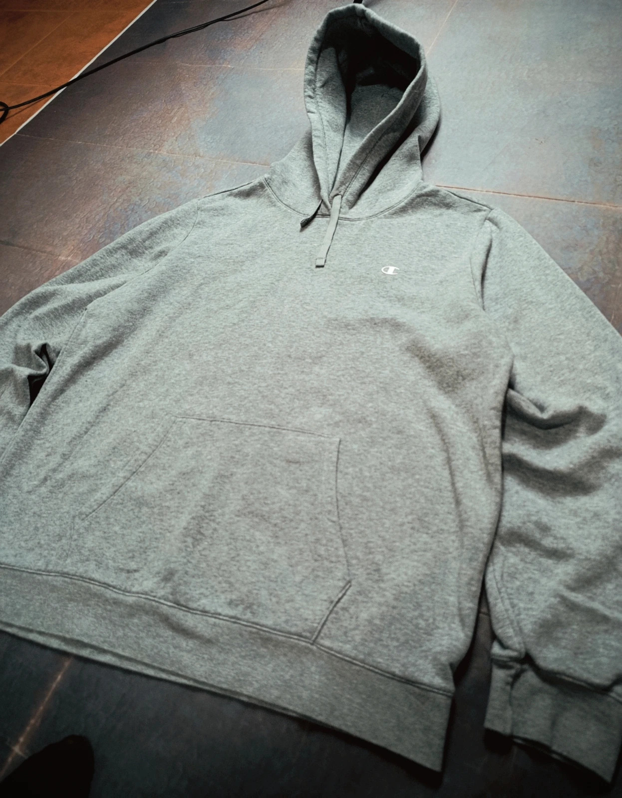 Light grey heathered hoodie with kangaroo pocket by Champion XXL. – Vintage Dressing – taille XXL 3