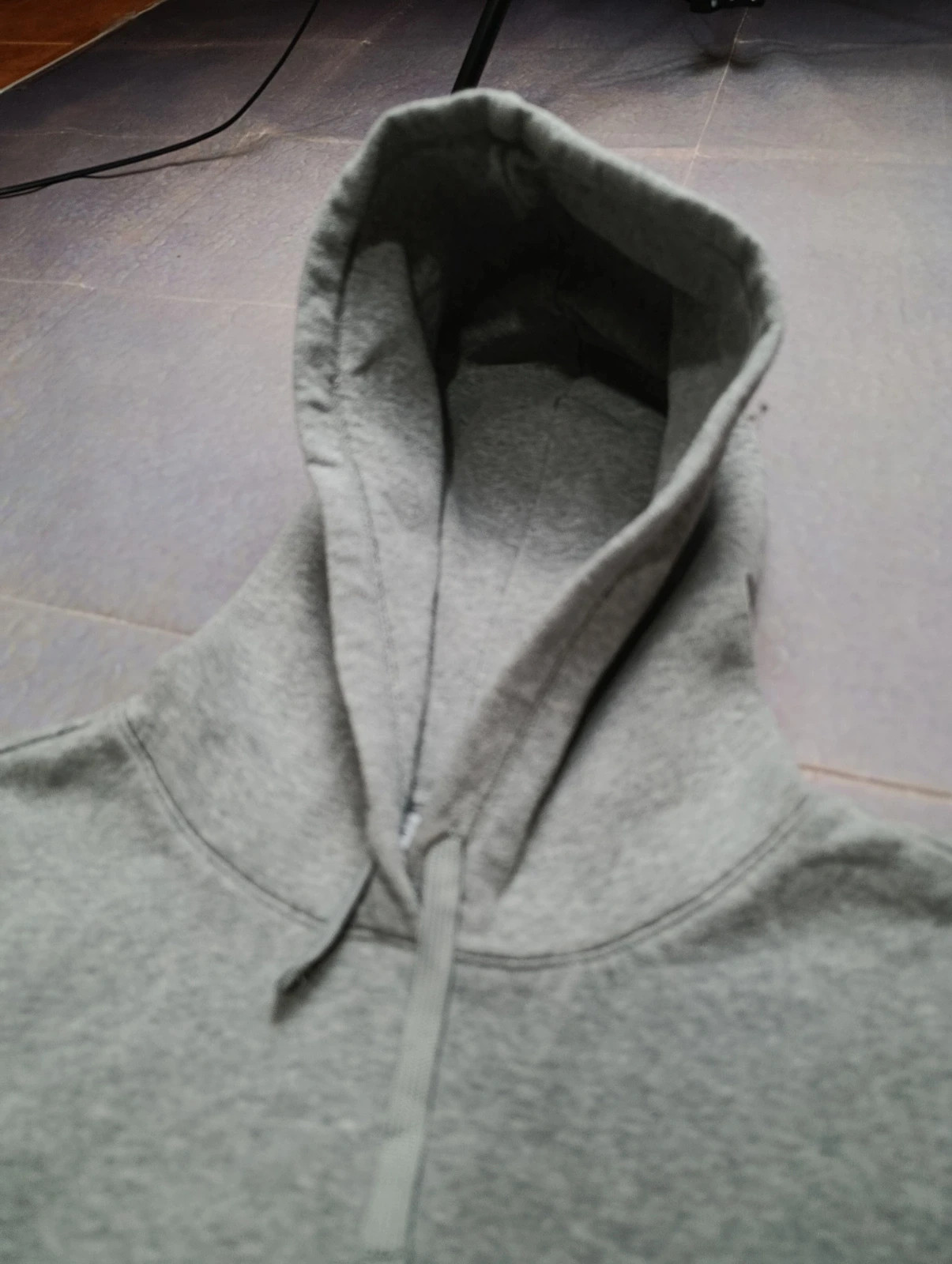Light grey heathered hoodie with kangaroo pocket by Champion XXL. – Vintage Dressing – taille XXL 4