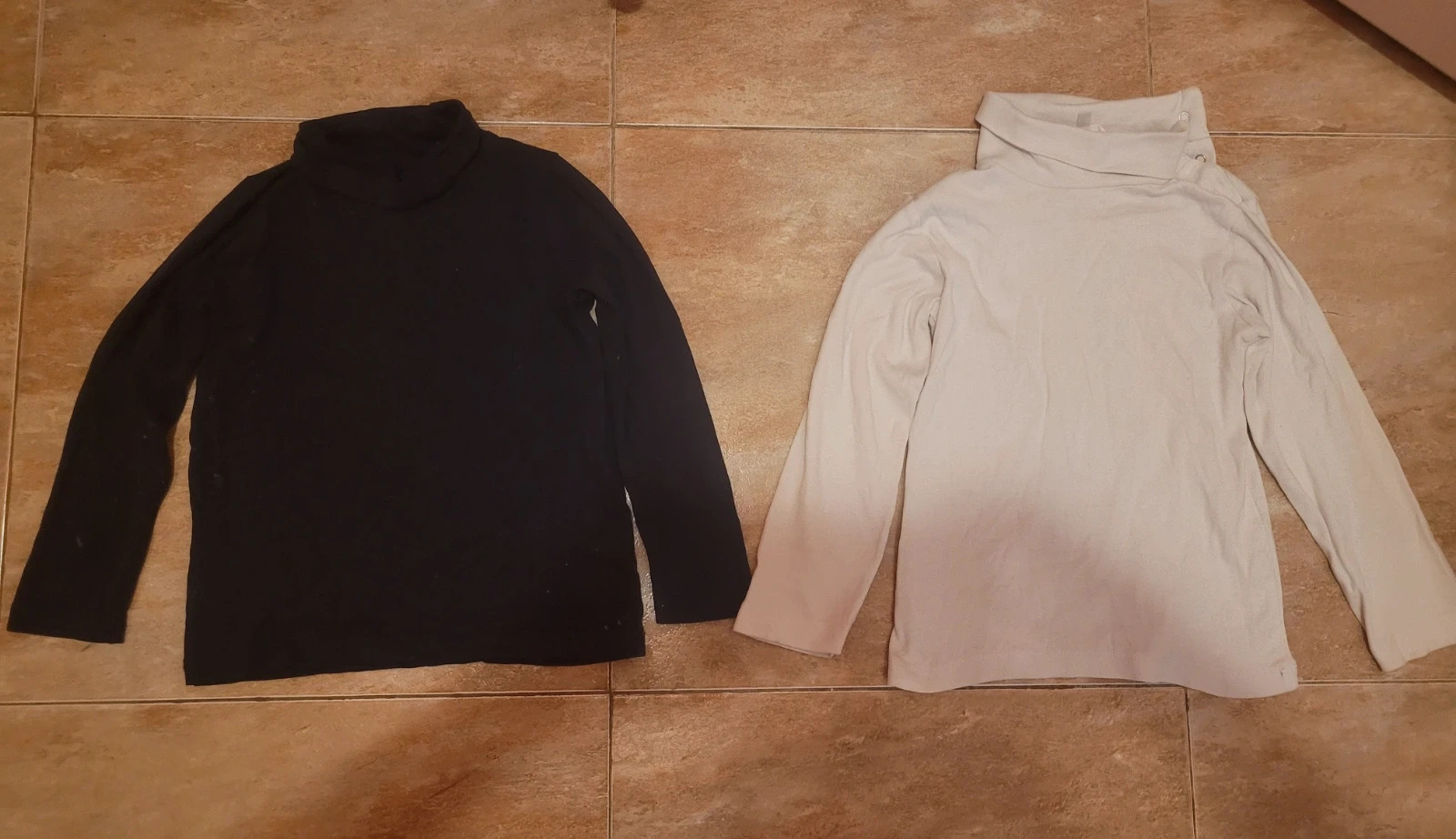 Lote de 4 camisetas de cuello alto de niña/o talla 4/5 años – Kiabi – taille 5 ans / 110 cm 2