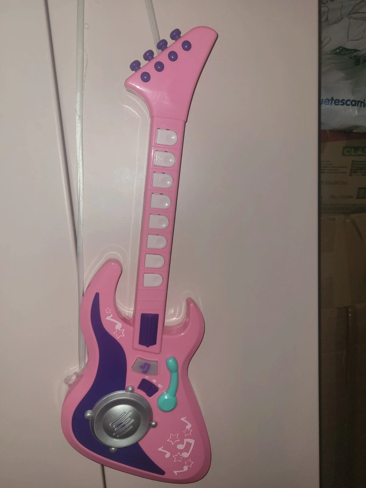 Guitarra de juguete rosa y morada para niños