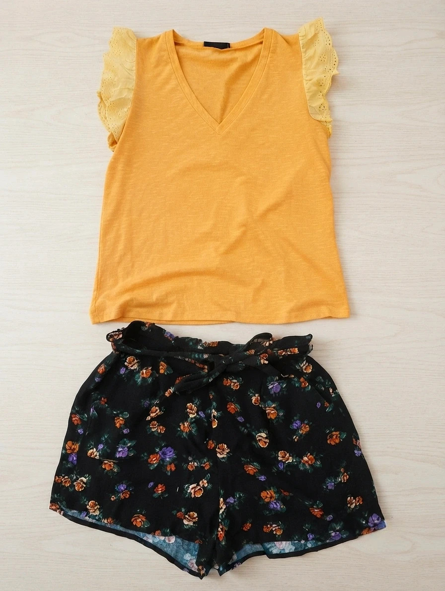 Camiseta amarilla y short estampado talla S – Shein – taille S 3