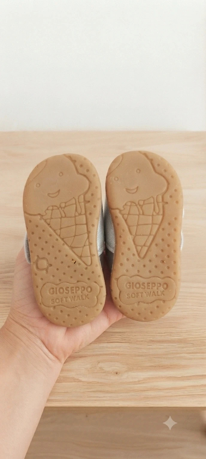 Lote de 4 pares de zapatos de bebé ideales para el verano y entretiempo nuevos – Gioseppo – taille 18 5