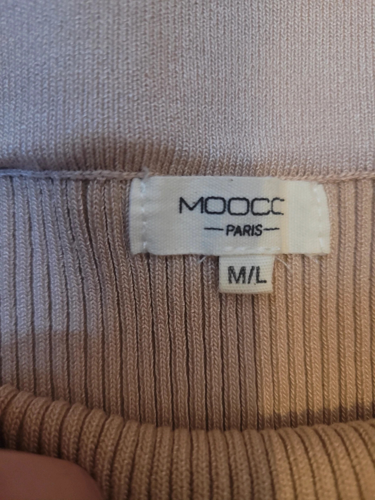 Conjunto dos piezas punto beige botones dorados talla m/l – MOOCCI – taille M / 38 / 10 4