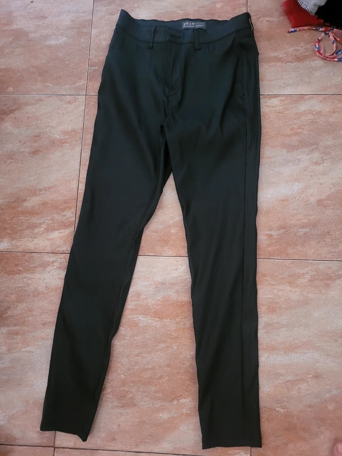 Pantalón pitillo negro efecto piel primark talla 40 m – Primark – taille M / 38 / 10