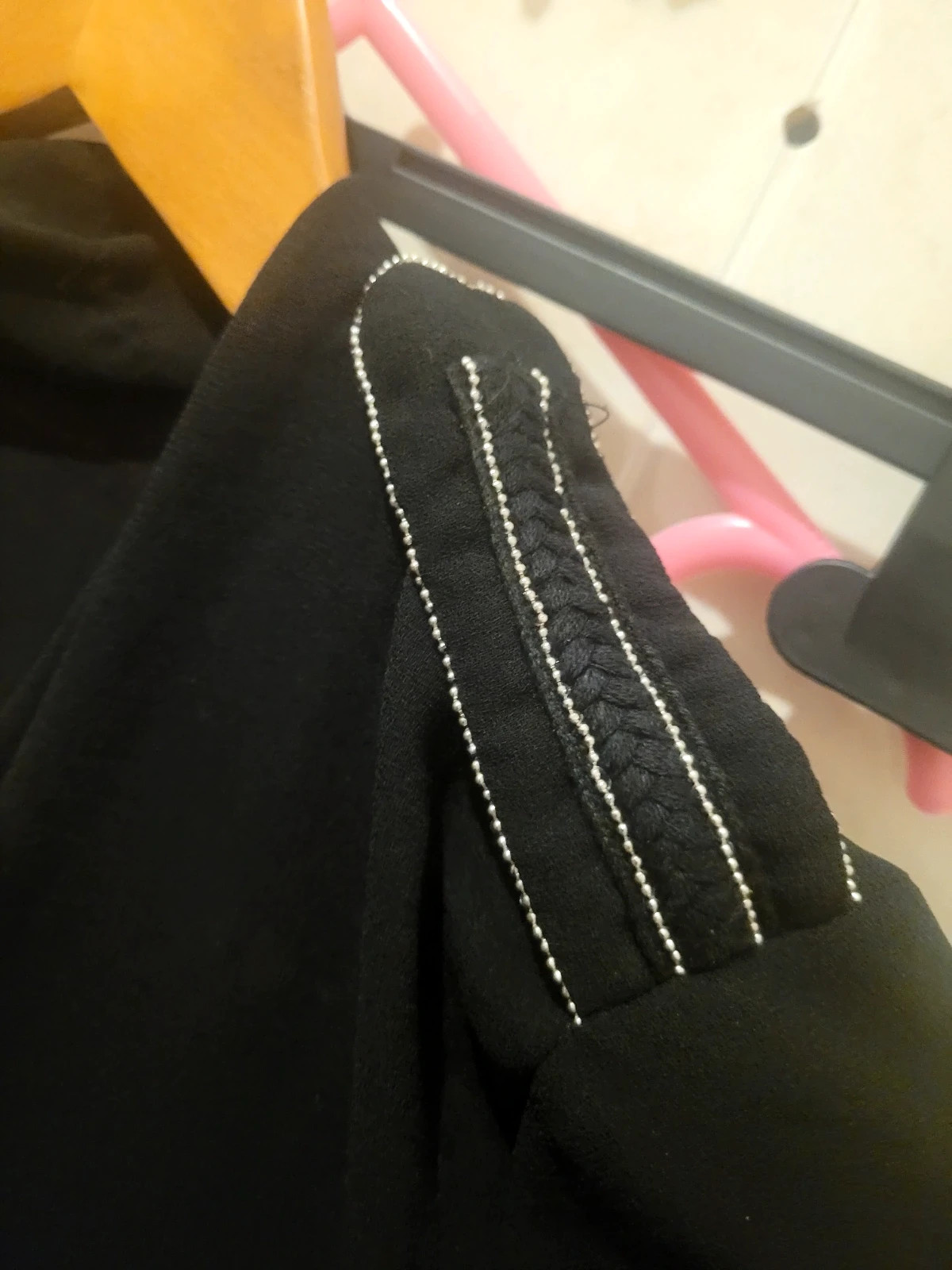 Vestido Negro Mango Suit - Estilo Cruzado con Detalles Plateados – Mango – taille S / 36 / 8 4