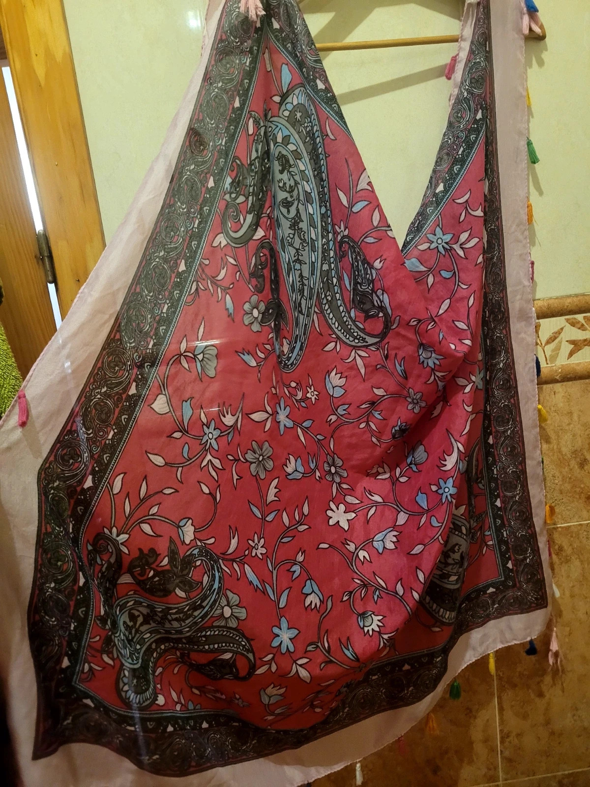 Pañuelo / Chal con Estampado Paisley y Borlas Multicolor – Vintage 2
