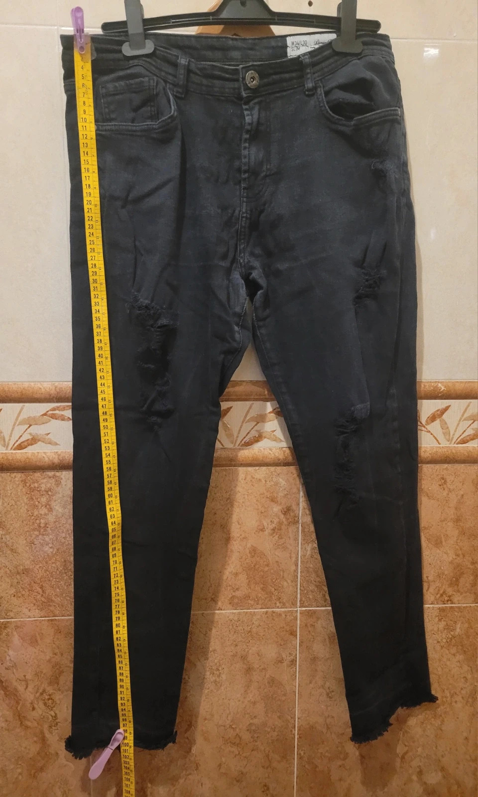Vaqueros Denim Co. Slim - Negros con Rotos (W34/L30)