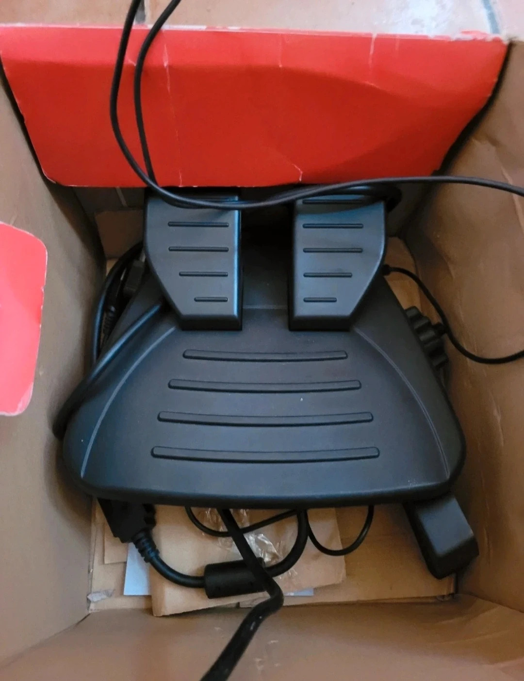 Volante Thrustmaster Universal Challenge Ferrari – Thrustmaster 2