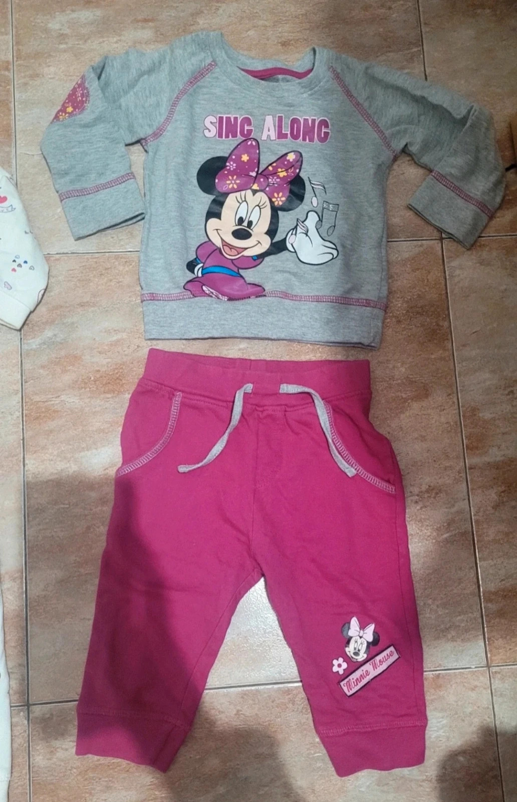Chándals de bebé niña – Disney ,Primark, C&A – taille 6-9 mois / 68 cm 3