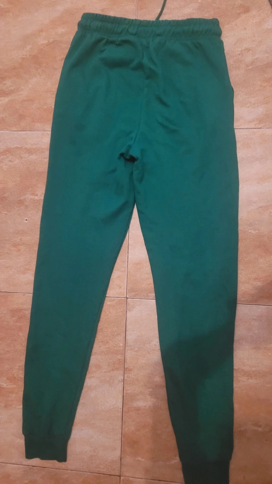 Pantalón verde de niño
