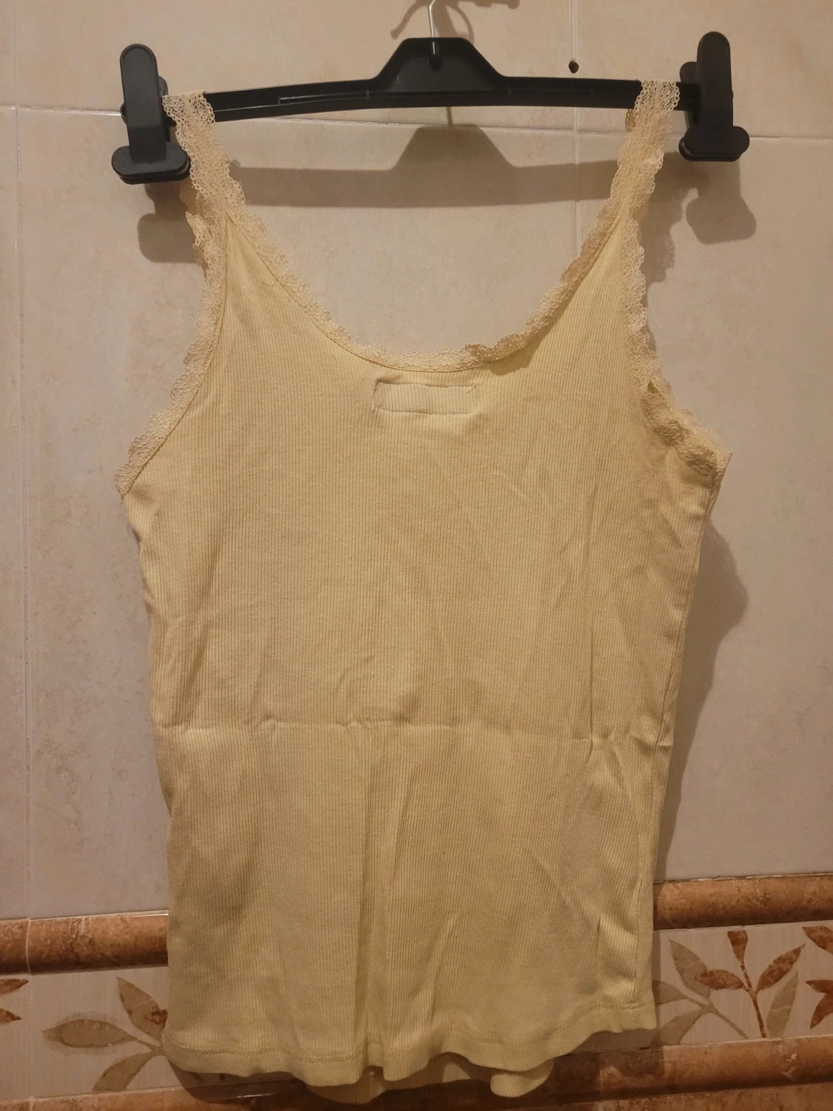 Top de tirantes amarillo pastel de la marca Lefties, talla S. – Lefties – taille S / 36 / 8 2