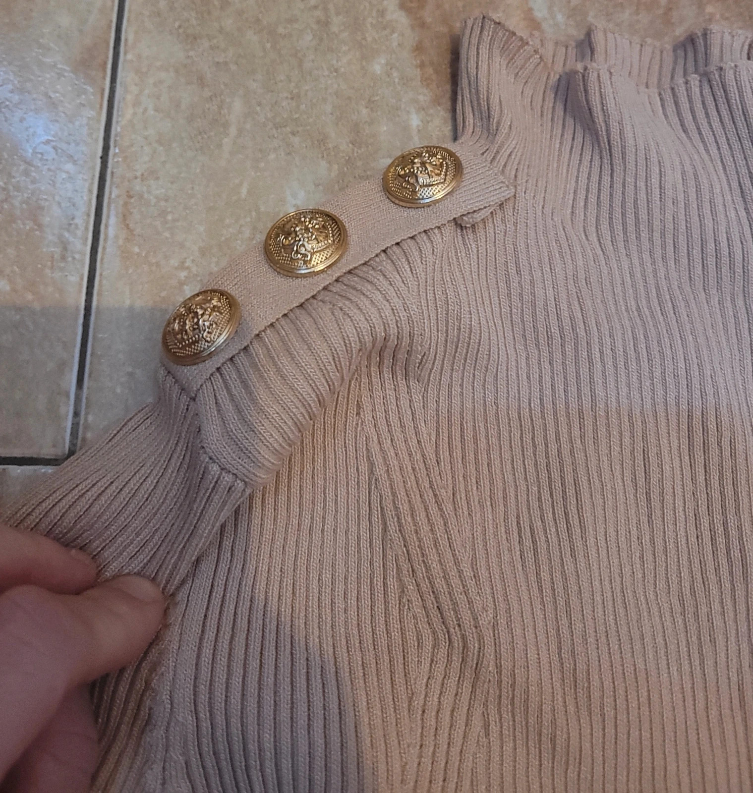 Conjunto de dos piezas de punto canalé beige con botones dorados - Talla M/L – MOOCCI – taille M / 38 / 10 3