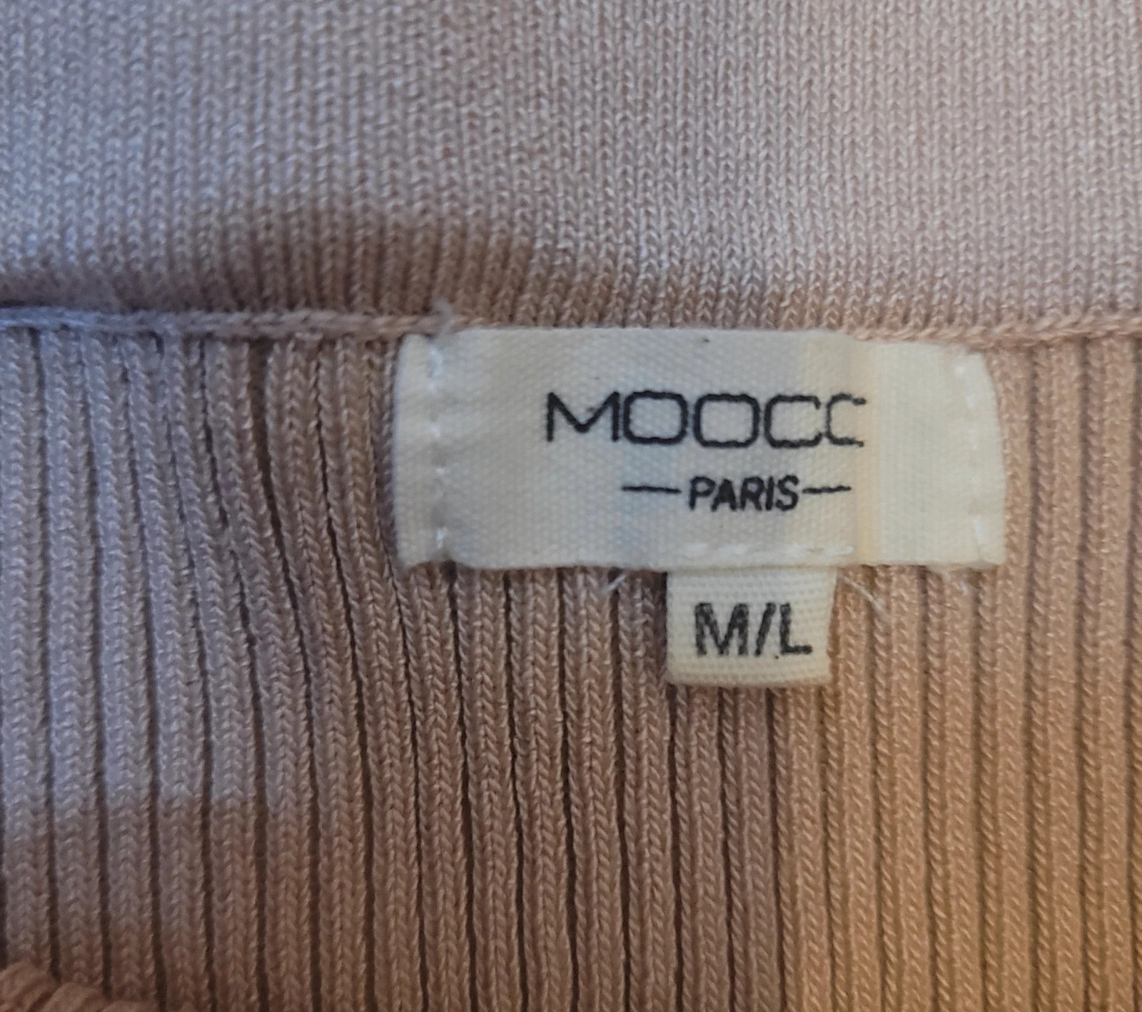 Conjunto de dos piezas de punto canalé beige con botones dorados - Talla M/L – MOOCCI – taille M / 38 / 10 4