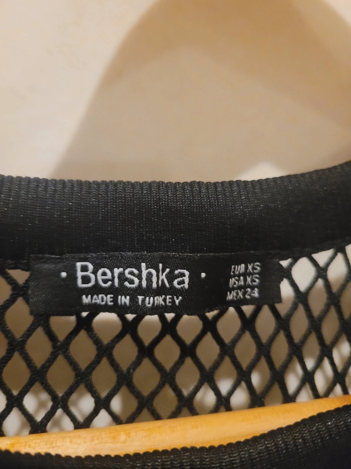 Camiseta de rejilla negra Bershka talla xs – Bershka – taille XS / 34 / 6 2