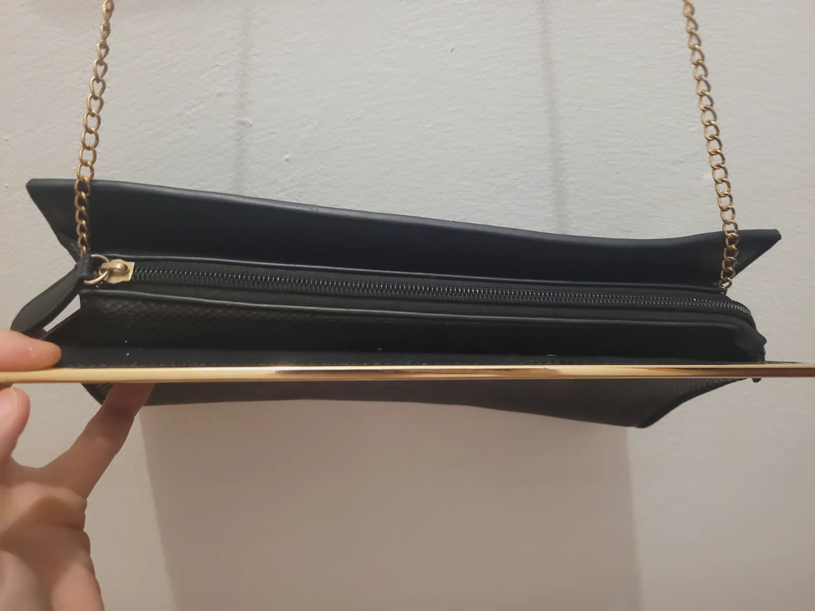 Bolso de mano negro Atmosphere con cadena dorada – Atmosphere – taille Taille unique 3