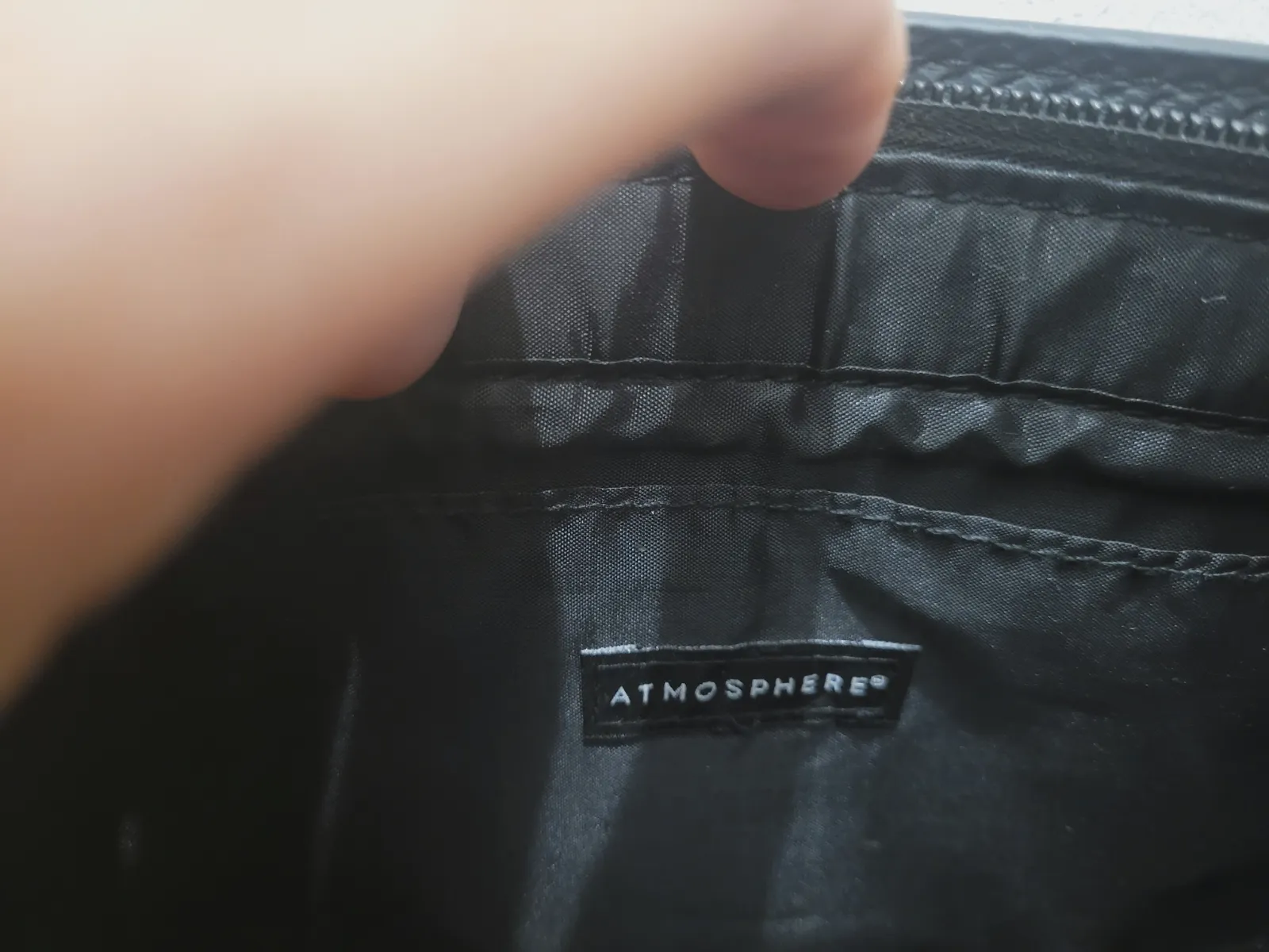 Bolso de mano negro Atmosphere con cadena dorada – Atmosphere – taille Taille unique 2