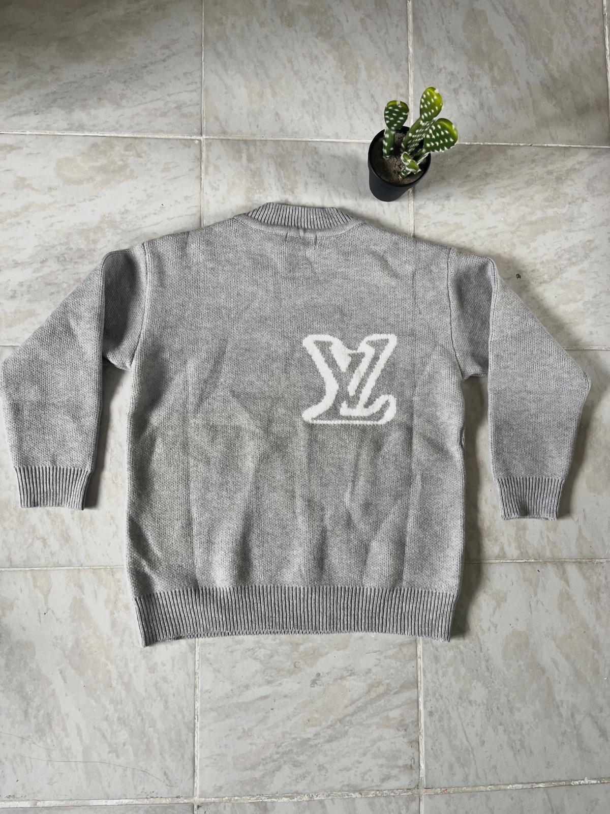 Sweat LV – Kiabi – taille XS 4
