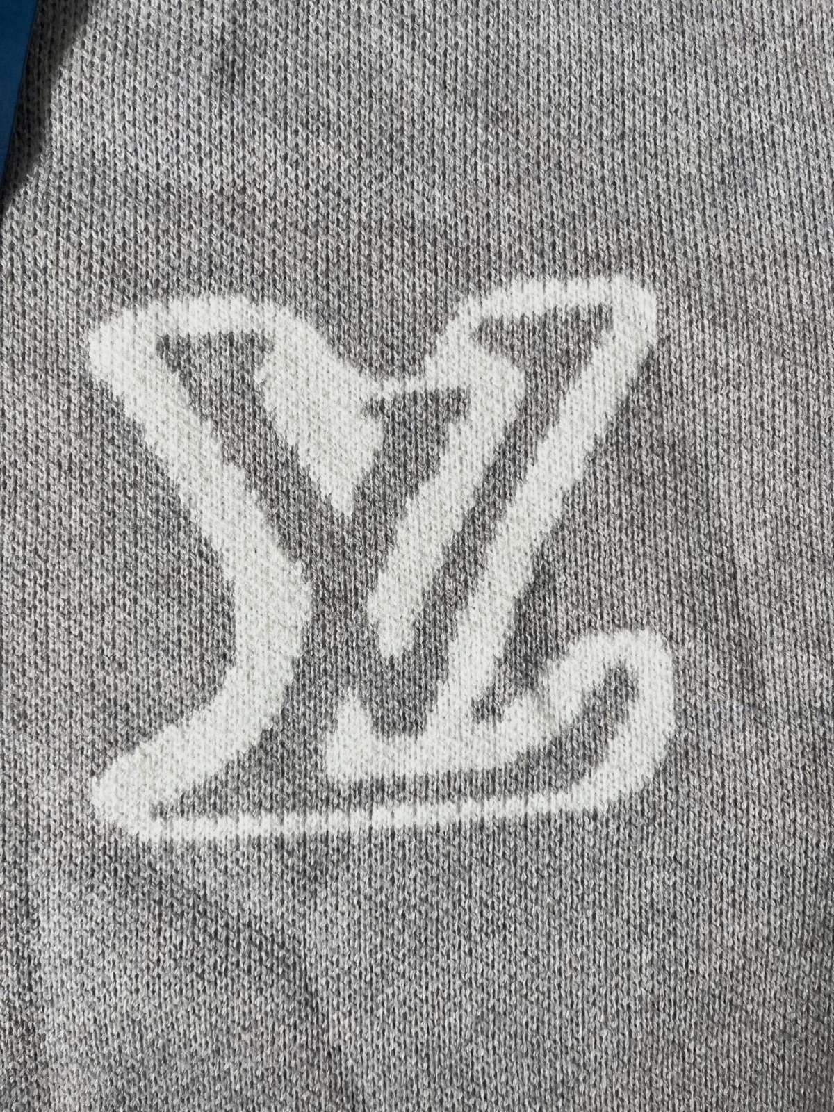Sweat LV – Kiabi – taille XS 5