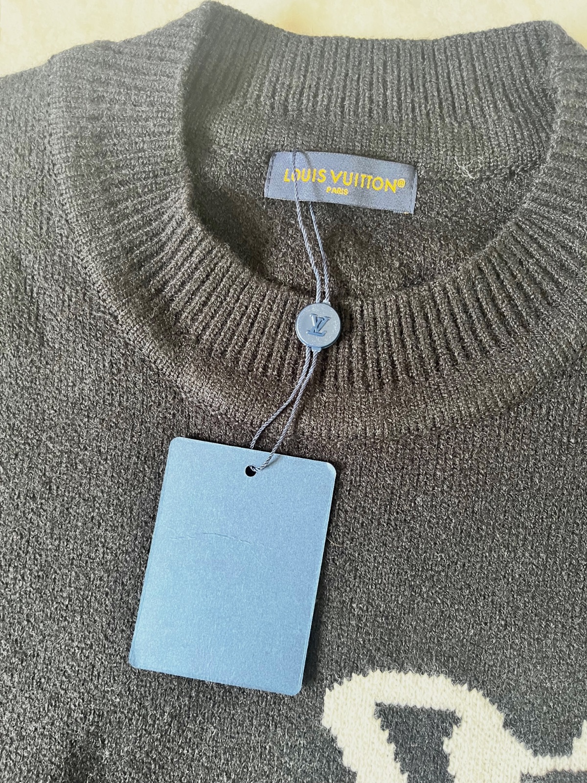 Sweat LV – Kiabi – taille XS 6