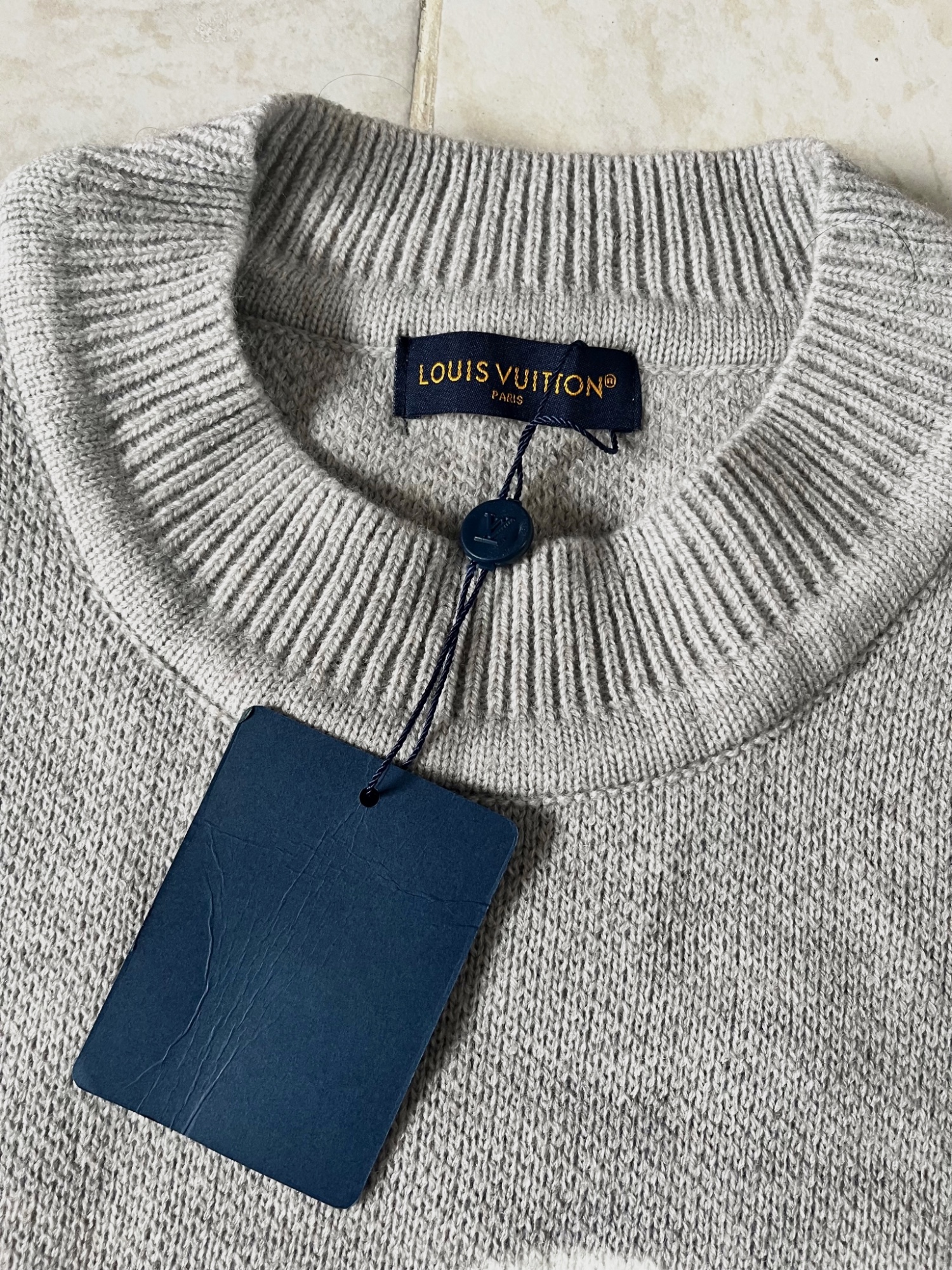 Sweat LV – Kiabi – taille XS 2
