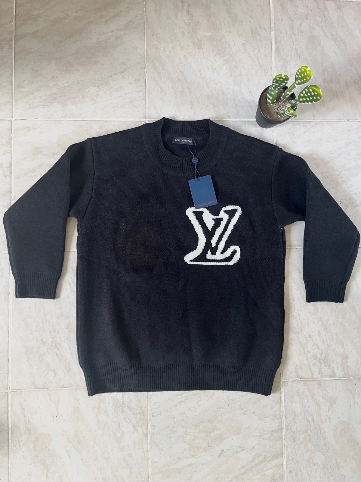 Sweat LV – Kiabi – taille XS 2