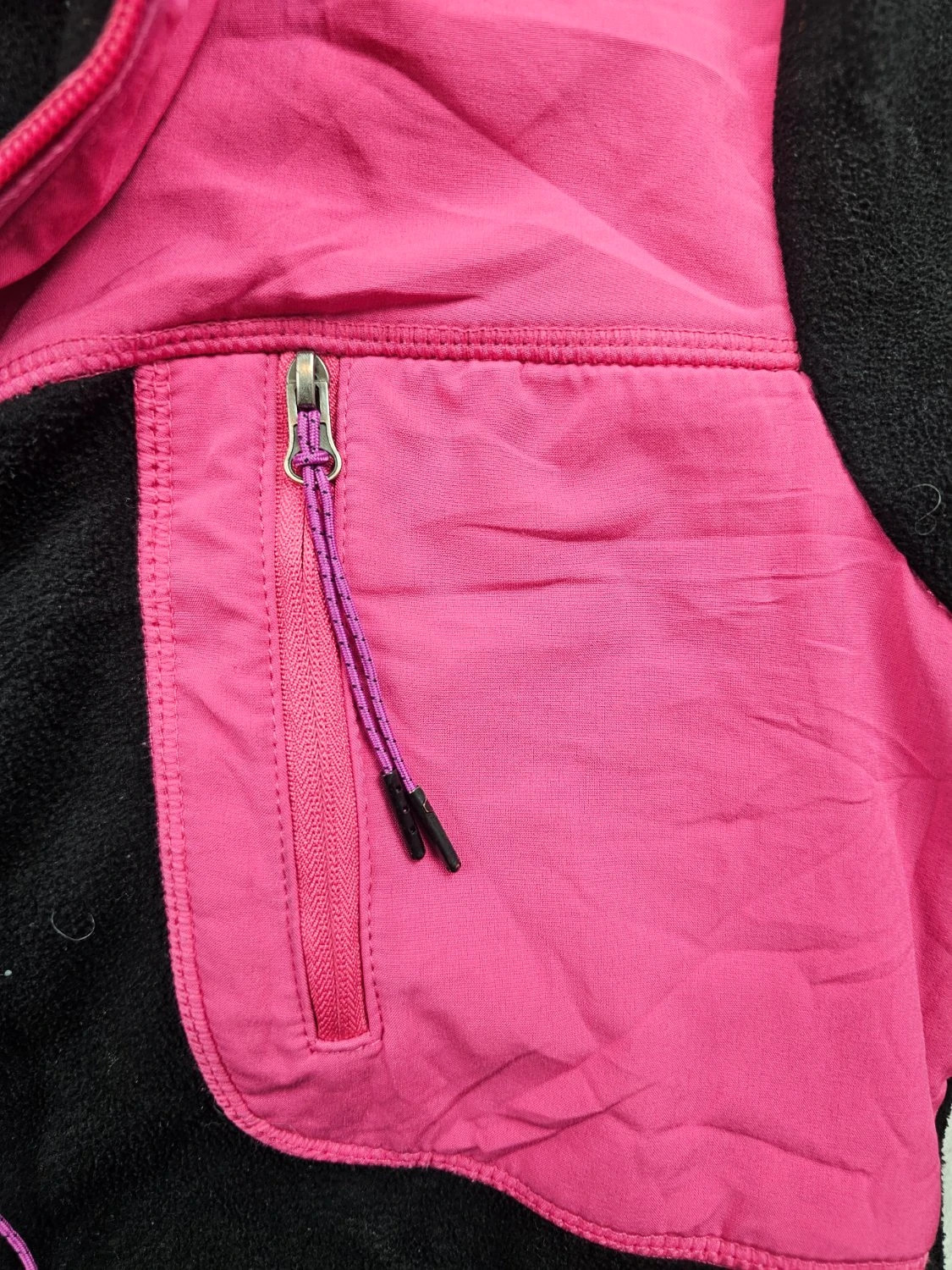 Veste polaire Reebok capuche zippée empiècements contrastants noir et rose Femme taille S – Reebok – taille S / 36 / 8 5