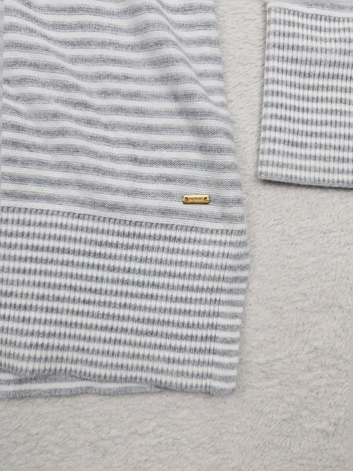 Tommy Hilfiger Pull Col V Rayé Gris Blanc Taille L – Tommy Hilfiger – taille L / 40 / 12 4